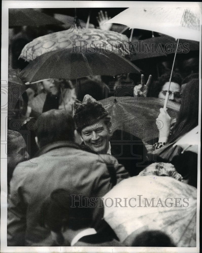 1969 Press Photo John V. Lindsay Shaking Hands at Swearing-In Ceremony, New York