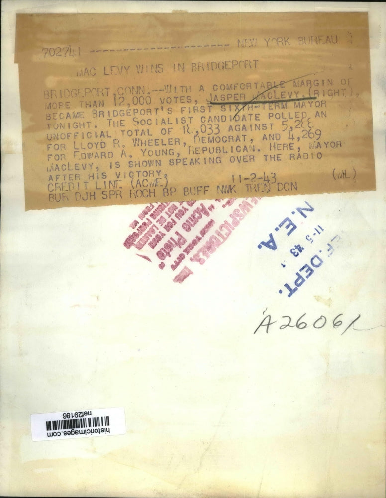 1943 Press Photo Jasper MacLevy Speaking on Radio, Bridgeport, Connecticut