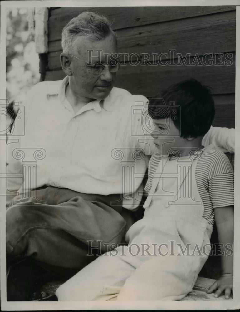 1936 Press Photo Governor Alf Landon of Kansas with Mary Ann Crosby, Topeka