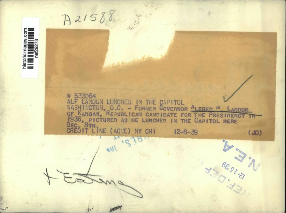 1939 Press Photo Governor Alf Landon of Kansas Lunches at the Capitol