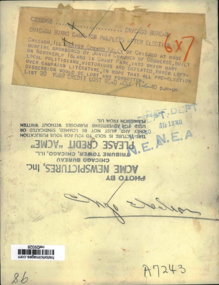 1950 Press Photo Mayor Edward Kelly of Chicago at Campaign Pamphlet Bonfire