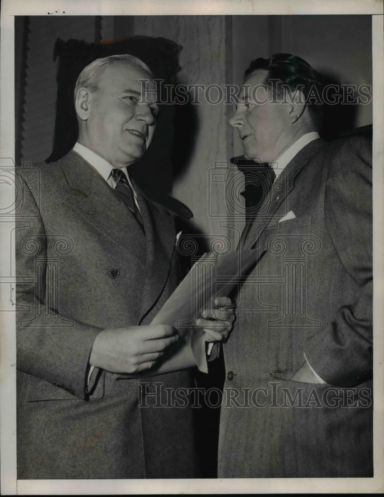 Load image into Gallery viewer, 1949 Press Photo Mon C. Wallgren of Wash.and Sen. Cain of Washington
