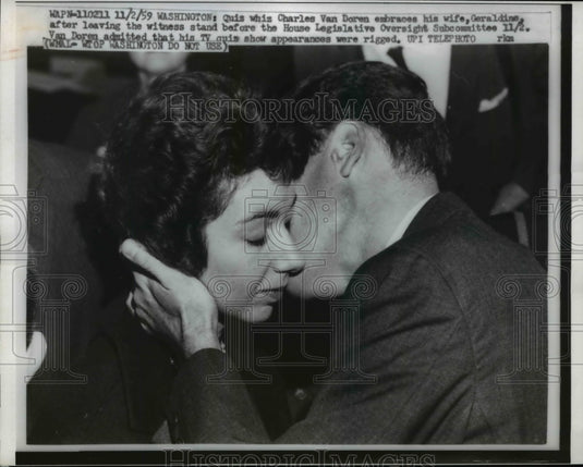 1959 Press Photo Charles Van Doren Embraces Wife After Leaving Witness Stand