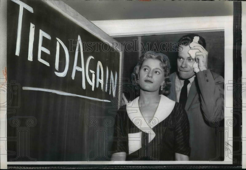 Load image into Gallery viewer, 1957 Press Photo Charles Van Doren "Risks" Part of Game Show Winnings Vs. Lawyer
