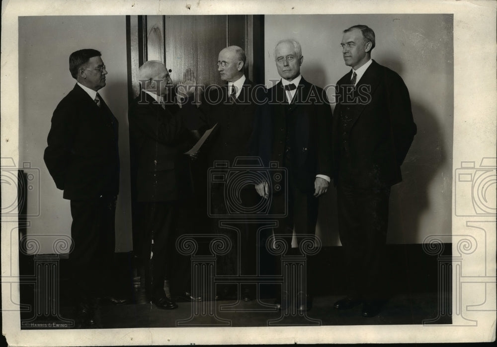 1929 Press Photo Robert P. Lamont Takes Oath of Office as Secretary of Commerce