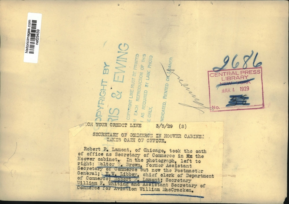 1929 Press Photo Robert P. Lamont Takes Oath of Office as Secretary of Commerce