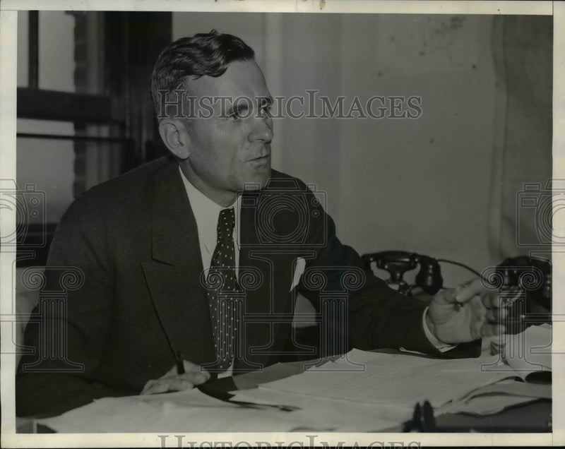 Load image into Gallery viewer, 1935 Press Photo Aubrey Williams of National Youth Administration at His Desk
