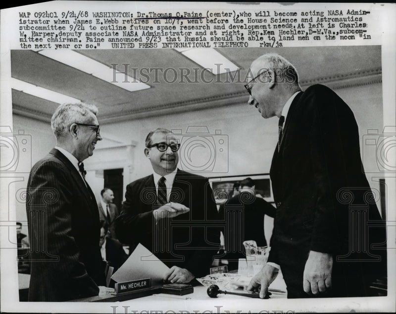 Load image into Gallery viewer, 1968 Press Photo Dr. Thomas O. Paine at House Science, Astronautics Hearing
