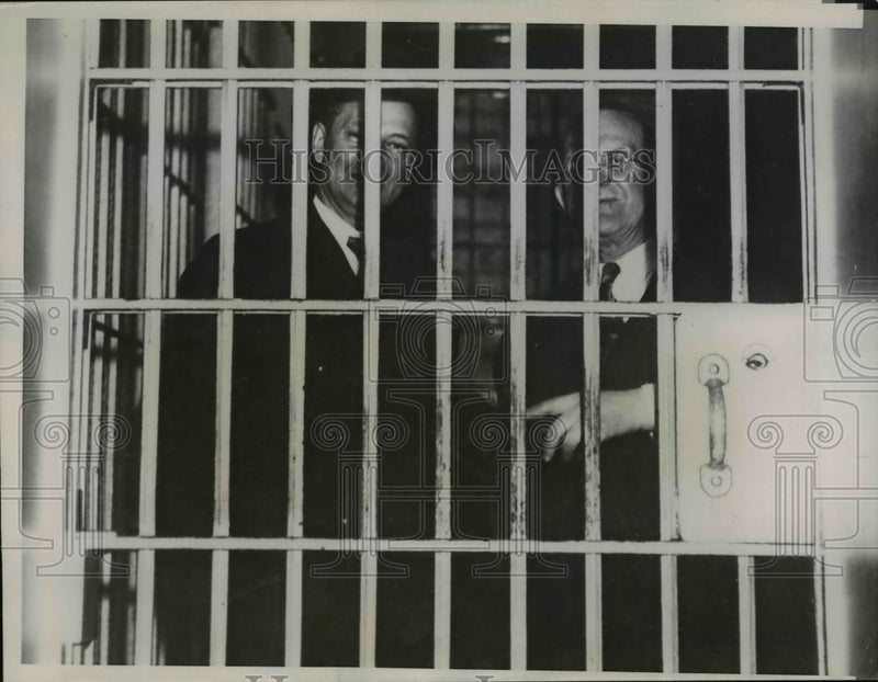 Load image into Gallery viewer, 1936 Press Photo William N. McNair, Warden john McNeil in Jail, Pitrsburgh
