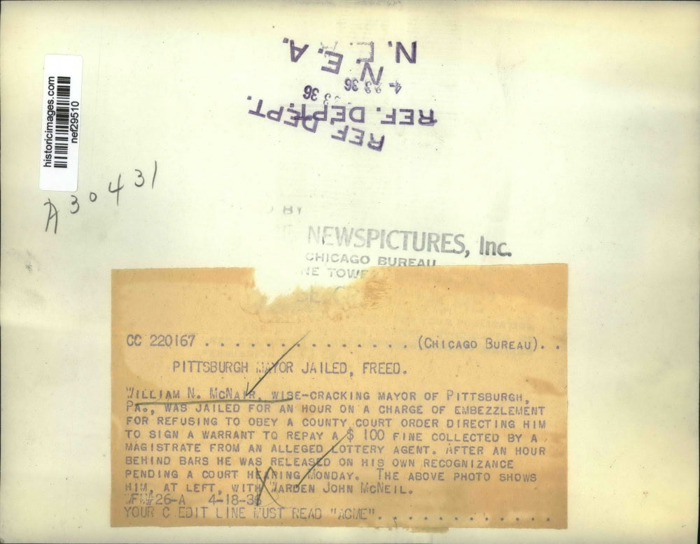 1936 Press Photo William N. McNair, Warden john McNeil in Jail, Pitrsburgh