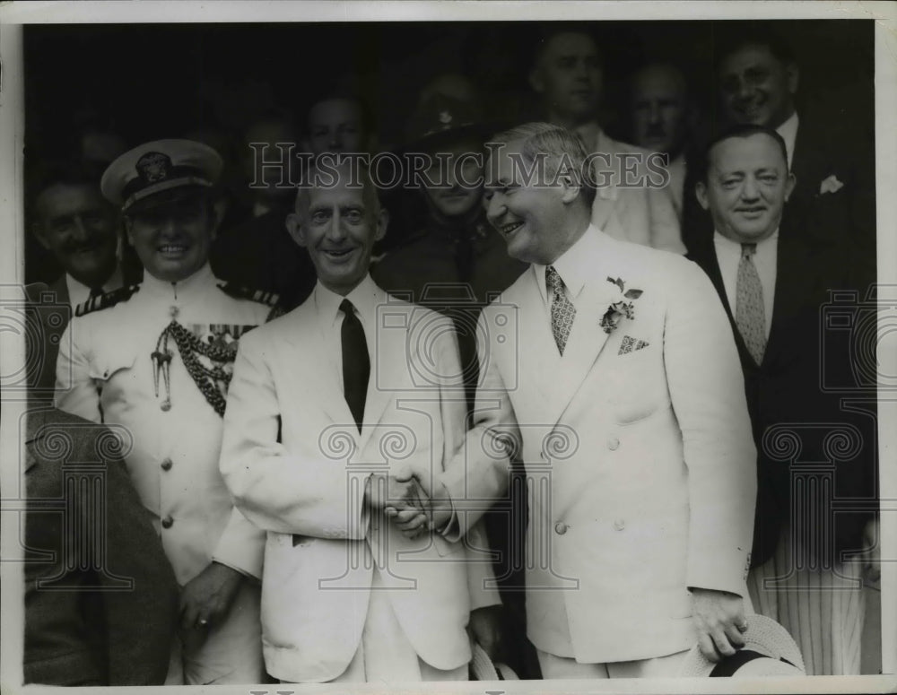 1934 Press Photo William Dill and A. Harry Moore Shake Hands at Sea Girt