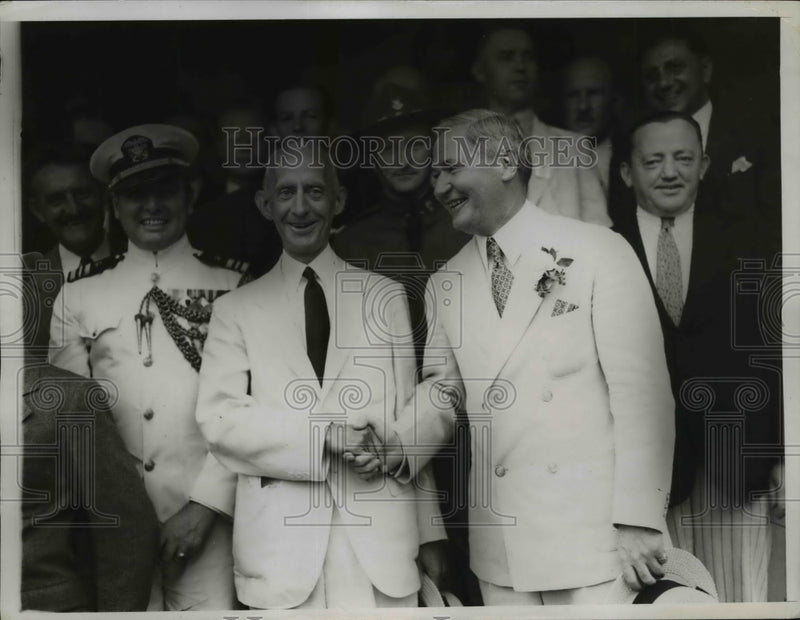 Load image into Gallery viewer, 1934 Press Photo William Dill and A. Harry Moore Shake Hands at Sea Girt
