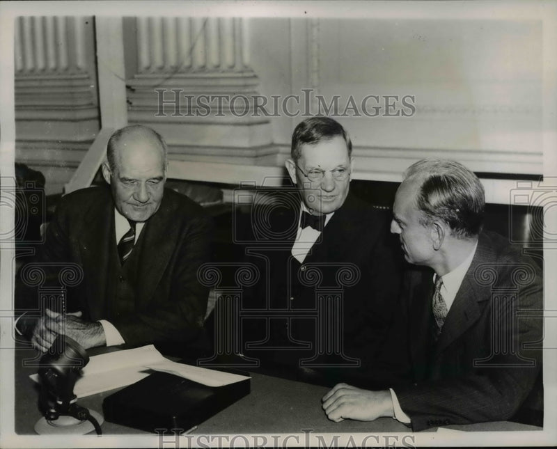 Load image into Gallery viewer, 1938 Press Photo Roosevelt Fact-Finding Commission Work on US Rail Dispute
