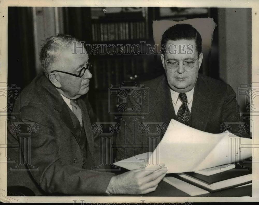 1935 Press Photo Louis Ludlow, William W. Howes in Washington, D.C. - nef29571
