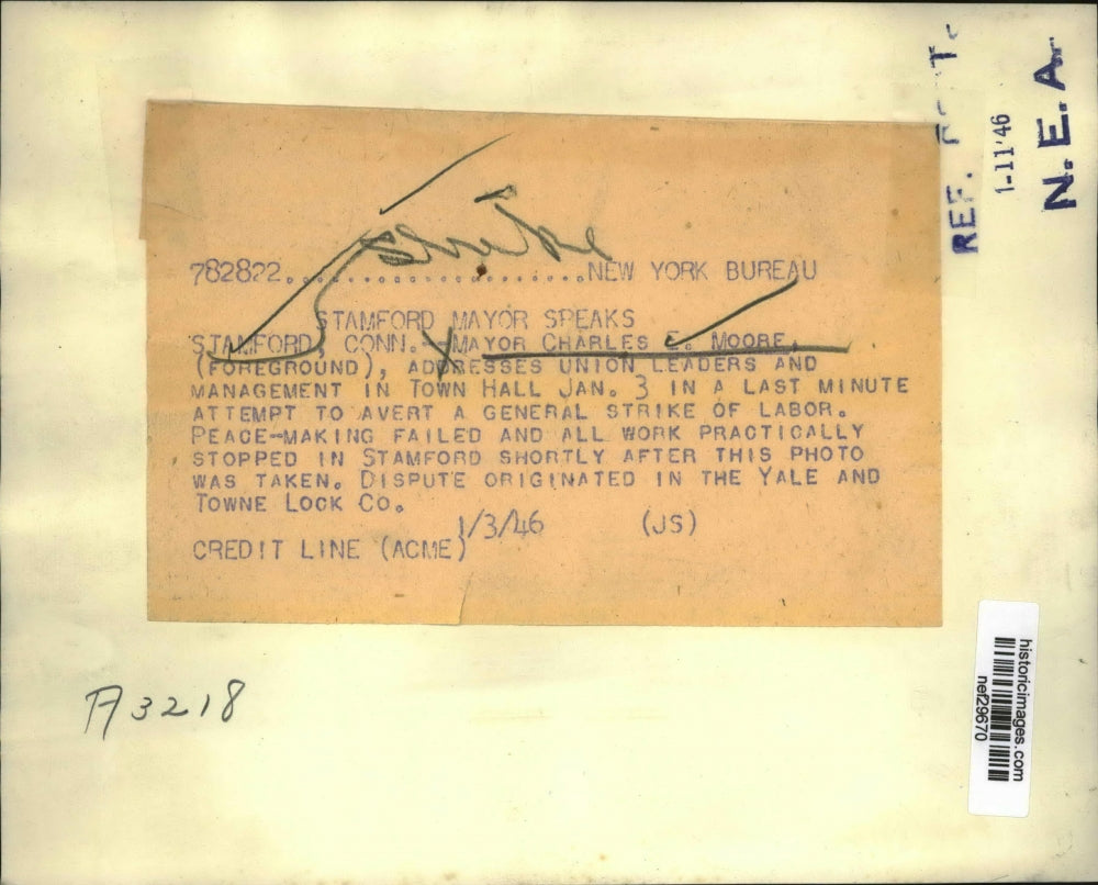 1946 Press Photo Mayor Charles E. Moore at Town Hall Union Meeting, Stanford, CT