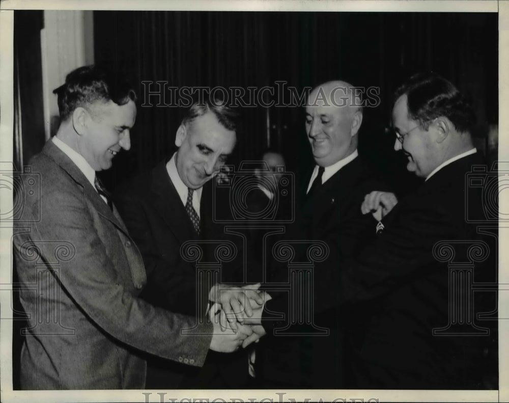 1936 Press Photo House of Representative Members Congratulated for Soldier Bonus