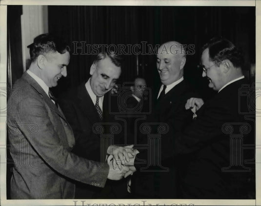 1936 Press Photo House of Representative Members Congratulated for Soldier Bonus