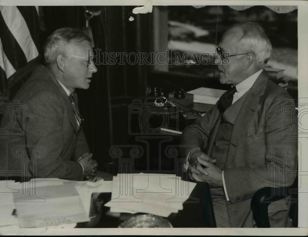 1936 Press Photo Governor Alf Landon Meets with Biographer Frederick Palmer