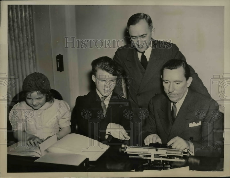 Load image into Gallery viewer, 1937 Press Photo Wright, Studebaker, Pepper at Special Educational hearing
