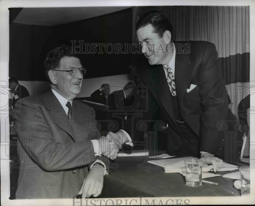 1944 Press Photo Robert E. Hannegan Congratulates Edward J. Kelley at Mayflower