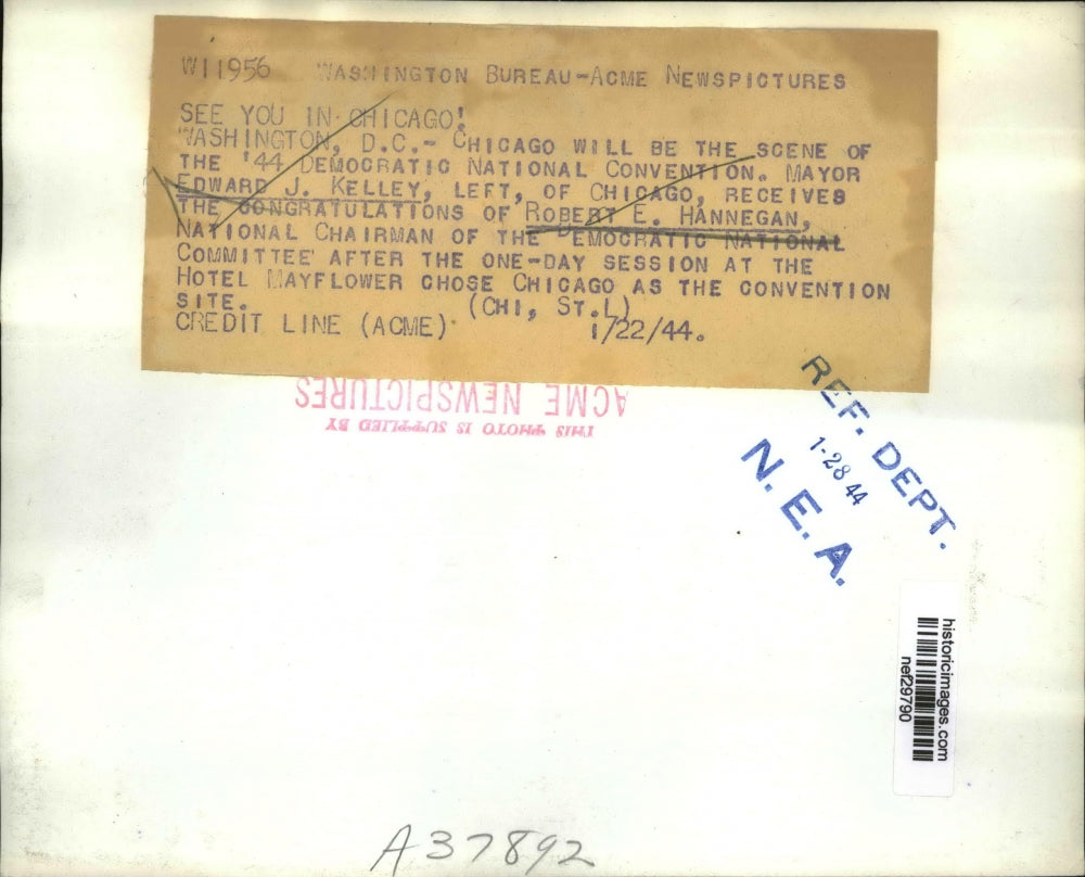 1944 Press Photo Robert E. Hannegan Congratulates Edward J. Kelley at Mayflower