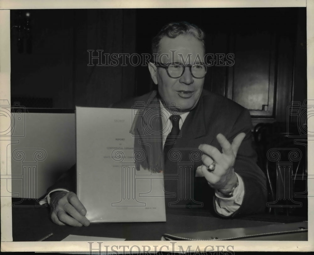 1954 Press Photo Robert C Sprague is Shown With Secret Report on Continental Def