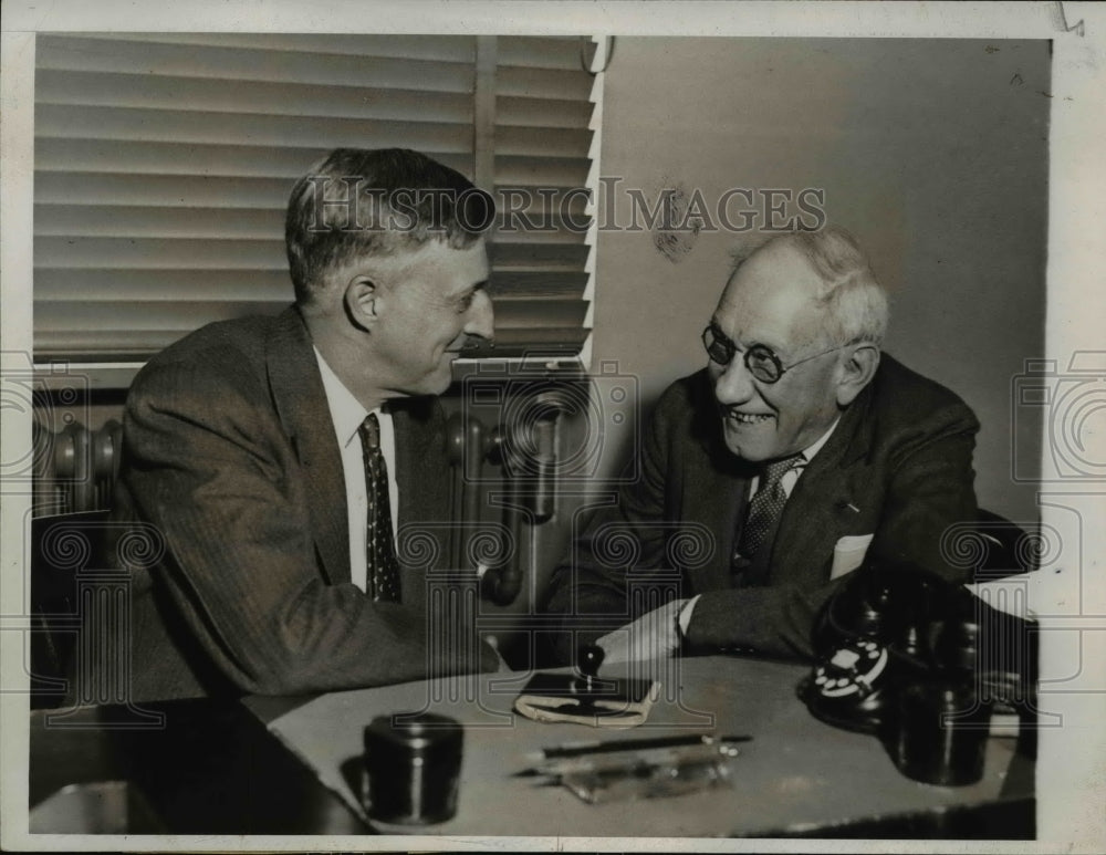 1933 Press Photo Colonel George R. Spaling, H.M. White in Their Office in D.C.