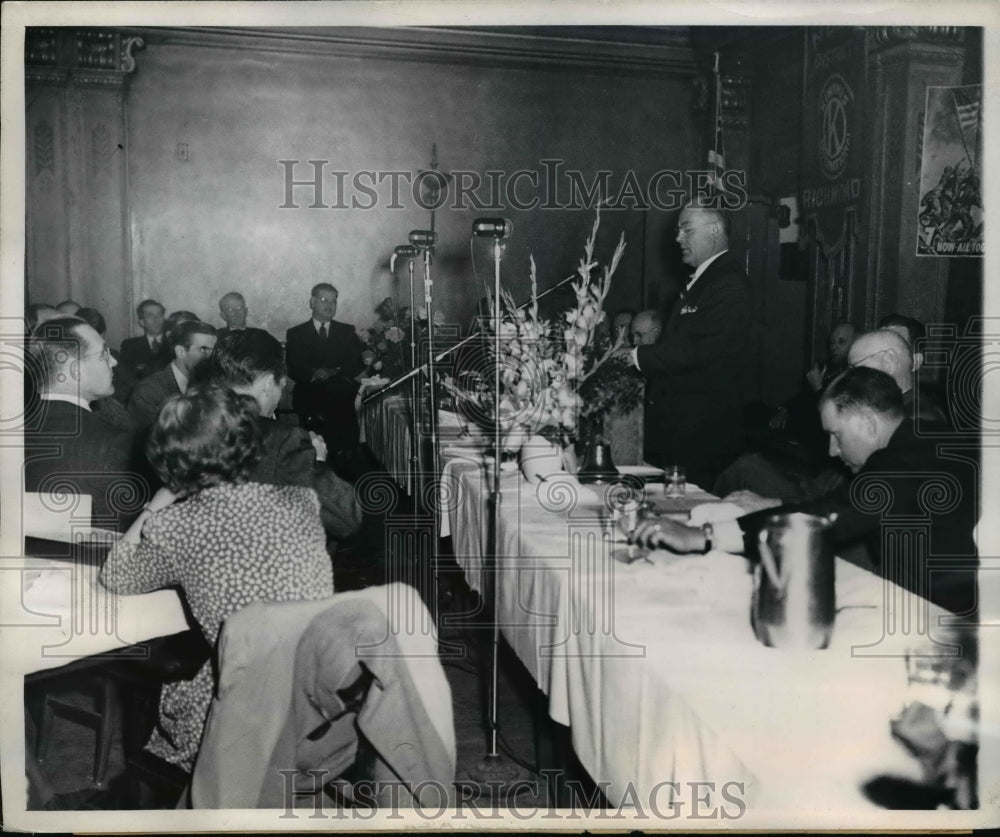 1945 Press Photo Claude R. Wickard at Kiwanis International Agriculture Event
