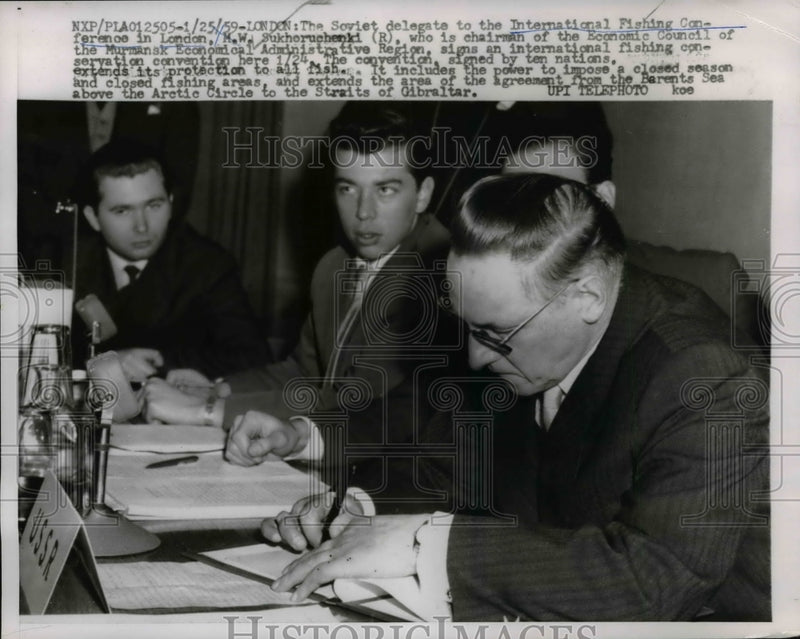 Load image into Gallery viewer, 1959 Press Photo Soviet Delegate Sukhoruchenki at Int. Fishing Conf. in London
