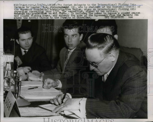 1959 Press Photo Soviet Delegate Sukhoruchenki at Int. Fishing Conf. in London