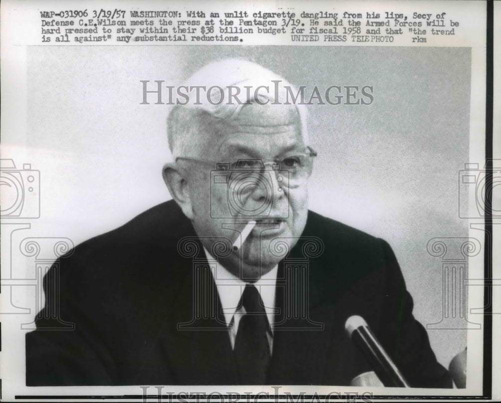 1957 Press Photo With an unlit cigarette dangling, C.E. Wilson Meets the Press
