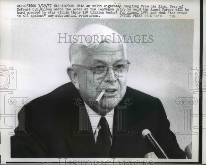 Load image into Gallery viewer, 1957 Press Photo With an unlit cigarette dangling, C.E. Wilson Meets the Press
