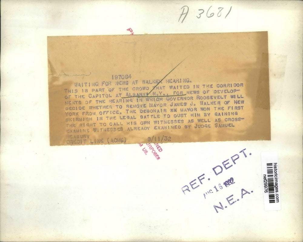 1932 Press Photo Corridor of Capitol at Albany NY Waiting to Hear - nef29976