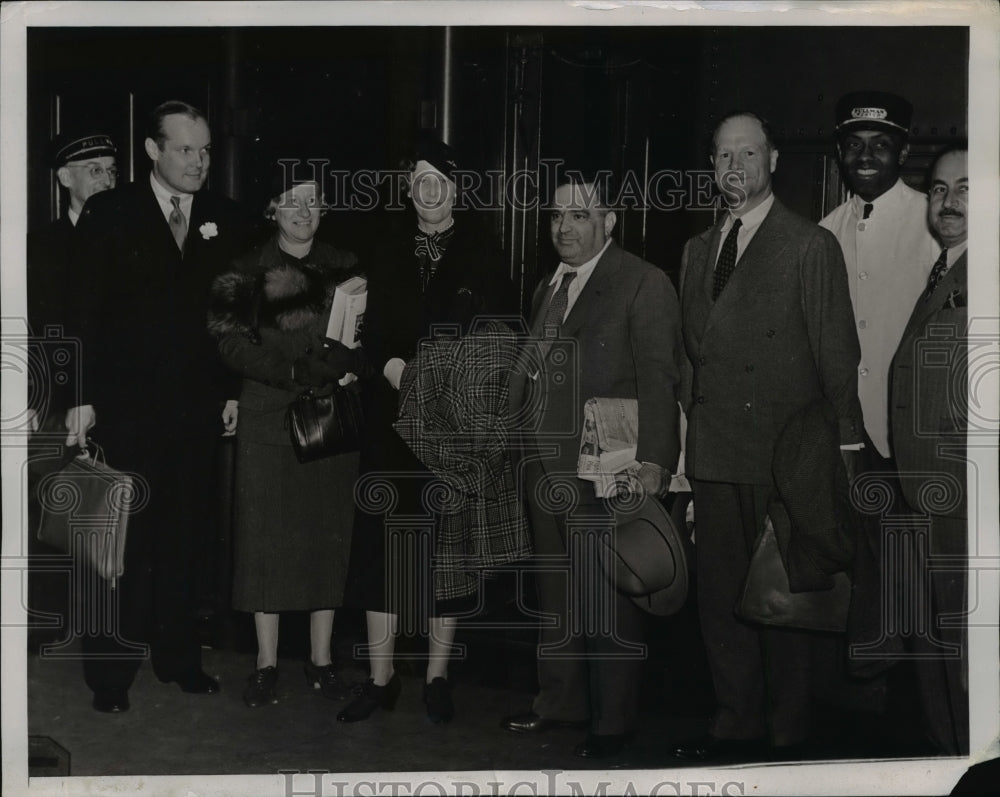 1938 Press Photo Mayor Fiorella LaGuardia of New York with members of his party