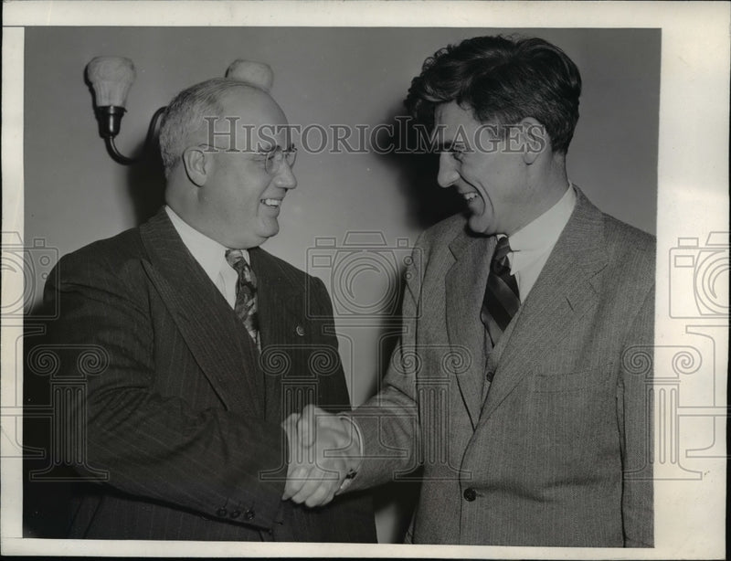Load image into Gallery viewer, 1943 Press Photo Senators Arthur Nelson &amp; Joseph Ball at Eve of Congress Opening
