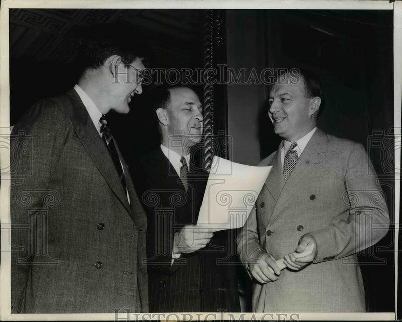 Load image into Gallery viewer, 1941 Press Photo Senators Joseph Ball &amp; Lister Hill with Gov Stassen of Minnesot
