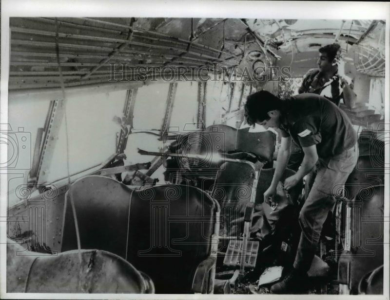Load image into Gallery viewer, 1970 Press Photo Israeli Soldiers examine the school bus attacked by Arabs
