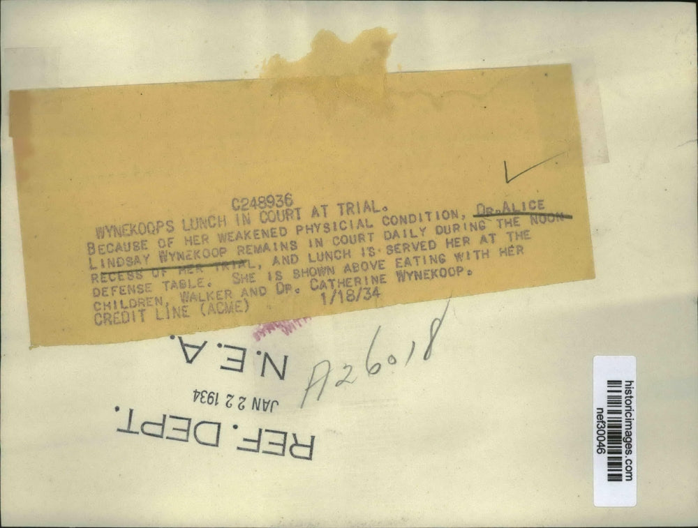 1934 Press Photo Dr.Alice Lindsay Wynekoop taking lunch in Court at Trial