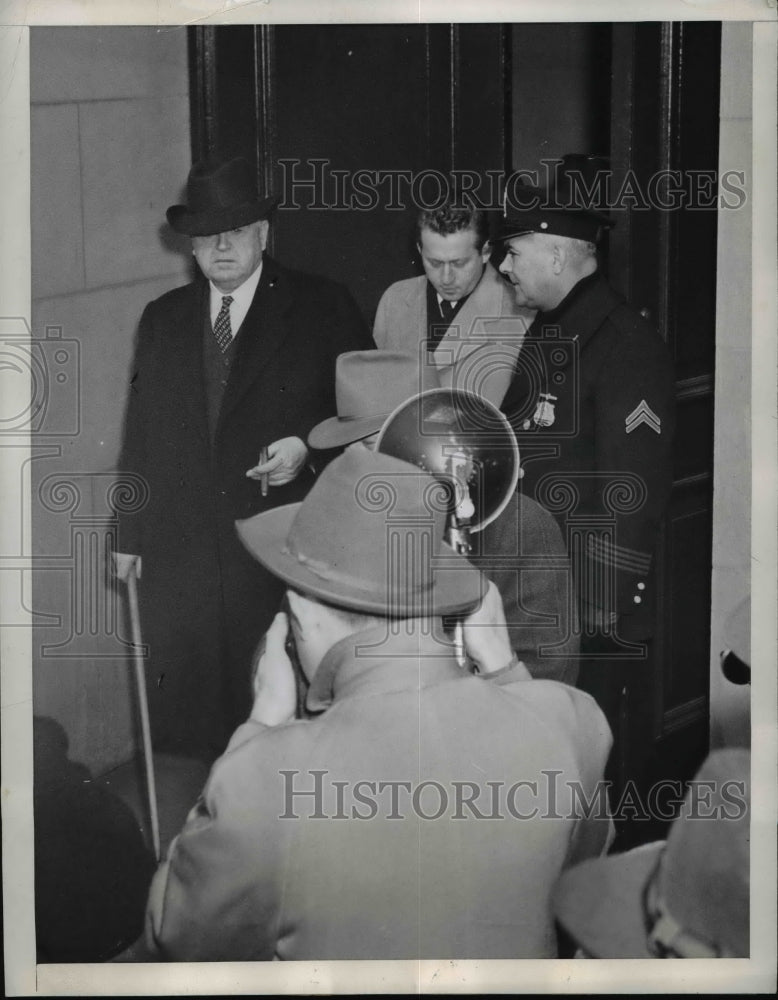 1946 Press Photo UMW President John L. Lewis Leaves District Court Building
