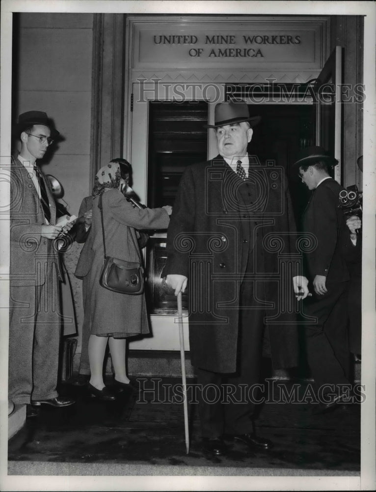 1946 Press Photo John L. Lewis at United Mine Workers Headquarters, Washington
