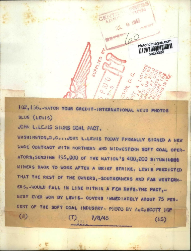 1945 Press Photo John L. Lewis Signing Coal Pact in Washington, D.C. - nef30300