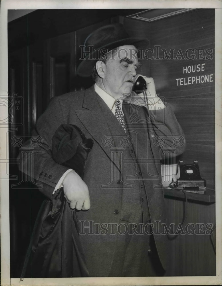 1950 Press Photo John L. Lewis Telephoning Secretary to End Mining Strike