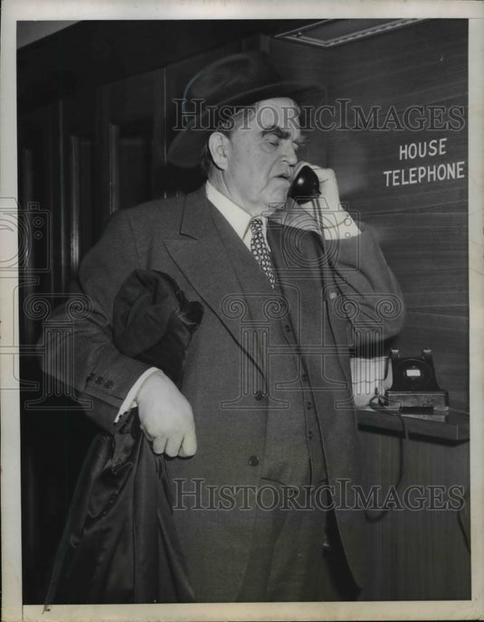 1950 Press Photo John L. Lewis Telephoning Secretary to End Mining Strike