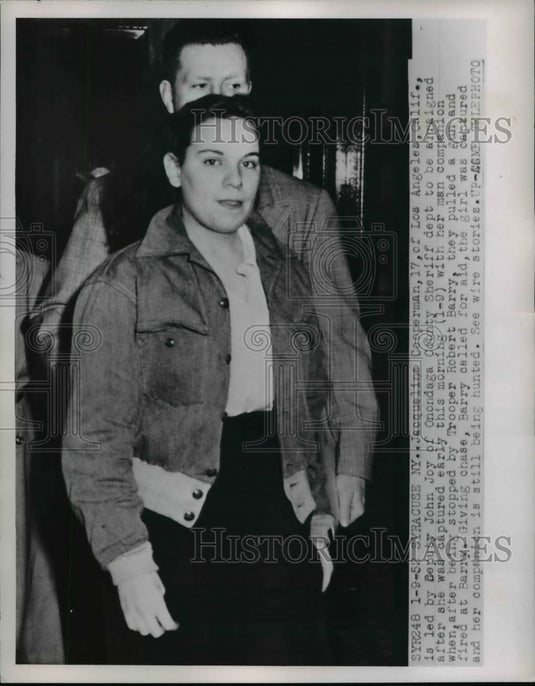 1952 Press Photo Jacqueline Cooperman led to Arraignment in Syracuse, New York