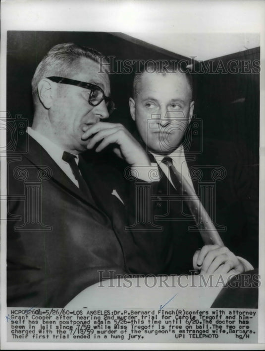 1960 Press Photo Dr Bernard Finch and Grant Cooper Confer after Murder Hearing