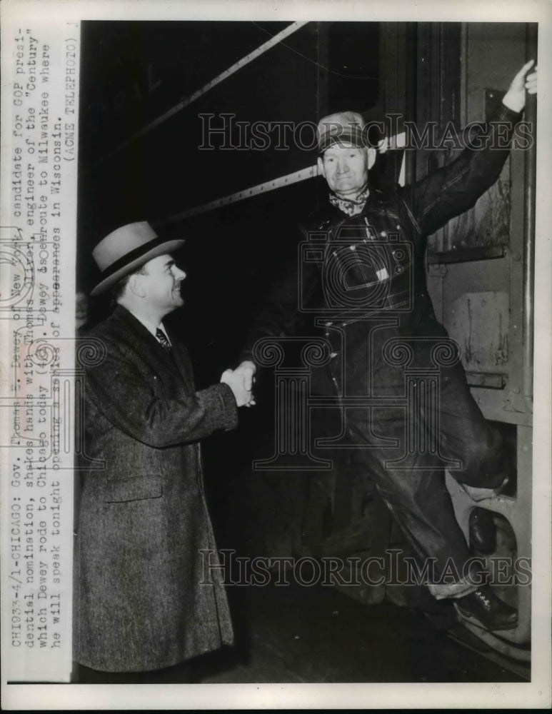 1948 Press Photo Thomas E. Dewey Shaking Hands w Train engineer Thomas Oliver