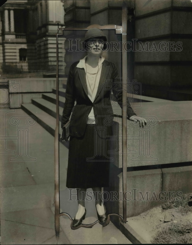 1925 Press Photo Countess Karolya Leaving State Department - nef30617
