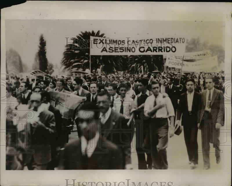 Load image into Gallery viewer, 1935 Press Photo Five Thousand Students Protest Thru Mexico City Against Killing
