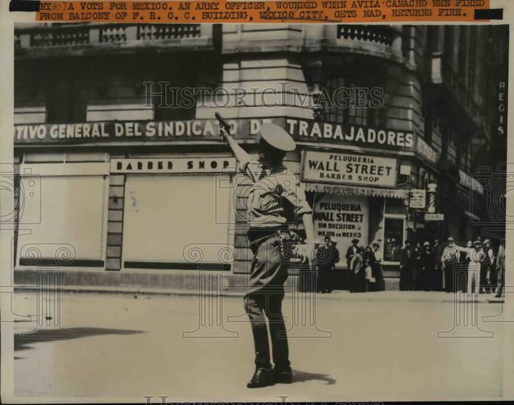 1940 Press Photo Army Officer Wounded When Avila Camacho Men Fired From Balcony