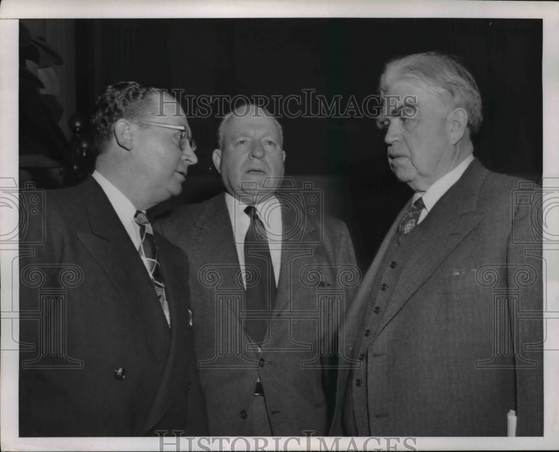 Load image into Gallery viewer, 1952 Press Photo UAW Union Leaders, Augustine B. Kelley at House Labor Hearing

